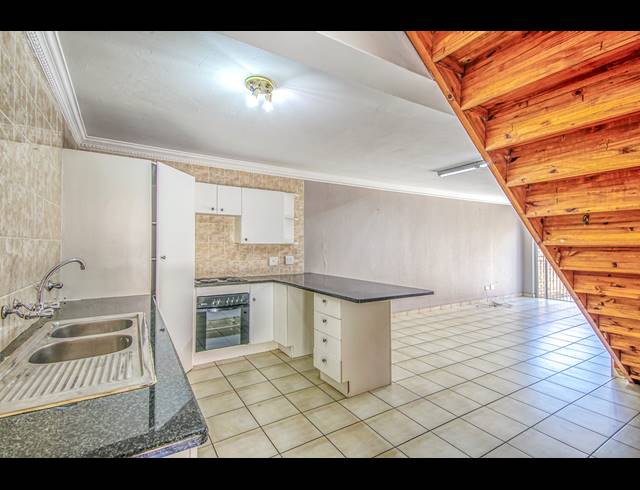 4 BEDROOM TOWNHOUSE TO LET IN ALLEN'S NEK